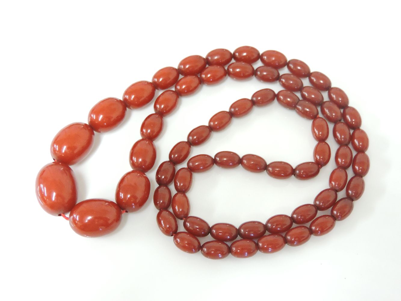 A single row of graduating olive shaped bakelite beads, 50.0g