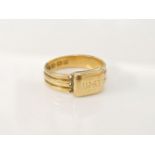 An 18ct gold signet ring, with engraved monogram and ribbed shank, 4.0g