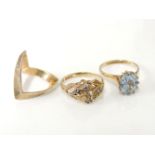 A 9ct gold single stone synthetic spinel ring, a 9ct gold clustered leaf ring, set with blue