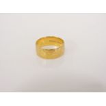 A 22ct diamond cut wedding ring, 7.29g