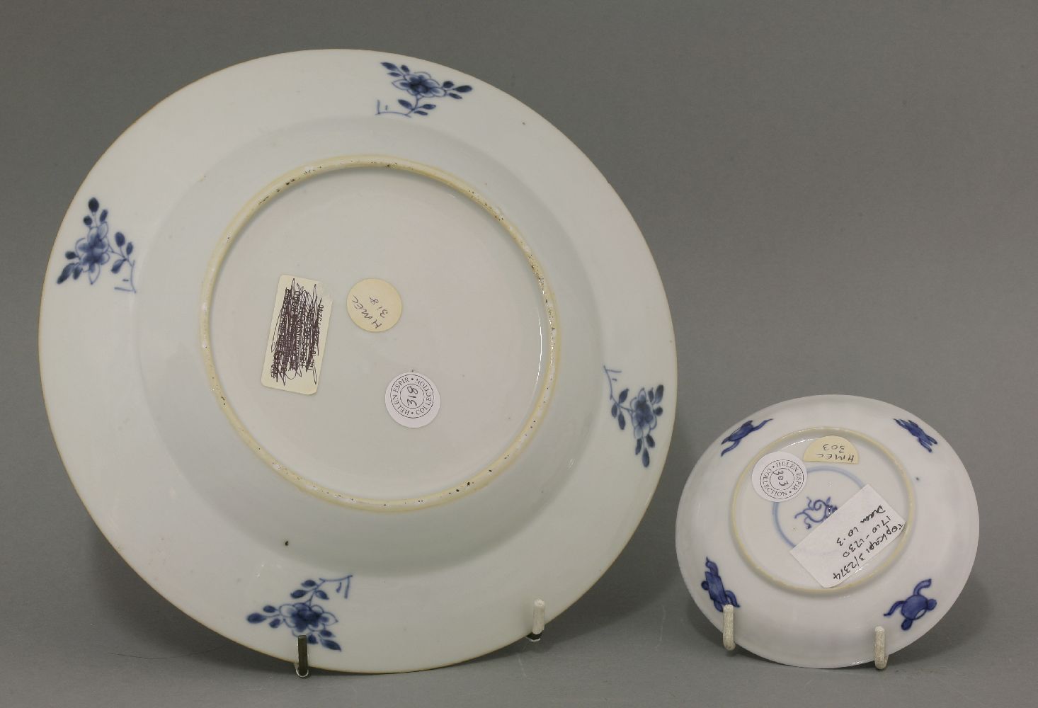 A rare blue and white Plate, mid 18th century, painted with two birds flanking a pagoda below - Image 2 of 2