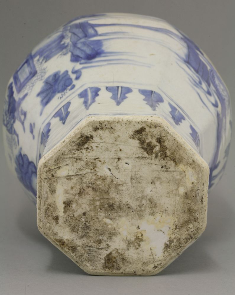 A blue and white Vase,Chongzhen (1628-1644), of hexagonal section and ovoid form, painted with a man - Image 4 of 4