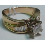 A ladies superb quality heavy 14 carat yellow gold Ring,