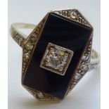 A ladies 18 carat yellow gold (marked 585) Dress Ring,