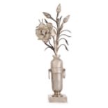 FROMENT-MEURICE Vase et son bouquet de fleurs au naturel, en argent dit "Prix de jeux floraux",