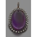 ANNEES 1880IMPORTANT PENDENTIF AMETHYSTEIl porte un grand cabochon ovale d’améthyste dans un décor