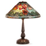 Louis Comfort TIFFANY (1848-1933) & TIFFANY STUDIOS Grande lampe de salon "Red Poppies". Abat-jour