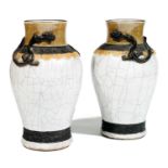 PAIRE DE VASES EN QUEUE DE PHÉNIXen grès porcelaineux et glaçures monochromes crème et fauve