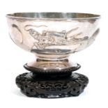 GRANDE COUPE SUR PIED PAR KWNONG MAN SHINGen argent (925/1?000e), le pied mouluré et la coupe