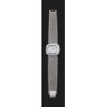 PIAGET ANNéES 70 Montre bracelet de dame en or gris tressé avec boîtier de forme coussin pavé de