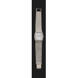 MOVADO ANNéES 70 Montre bracelet en or gris de forme tonneau. Cadran argenté et texturé, index bâton