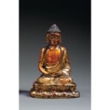 STATUETTE DE BOUDDHA SHAKYAMUNIen bronze laqué et doré de belle patine, représenté assis en