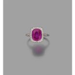 A 4,01 carats pink ruby, diamond and platinum ring.