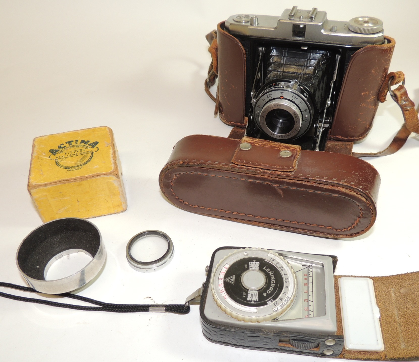 A Zeiss Ikon Nettar folding camera with 6.3 75mm lens and Vario shutter in original brown leather