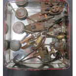 Three small oil cans; brass door furniture; coat hooks and similar