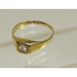 A Gents 18ct gold signet ring set with a central diamond. Ring size Y, 4.6g approx.