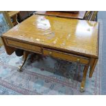 19TH CENTURY SATINWOOD SOFA TABLE WITH CROSSBANDED DECORATION, 2 FRIEZE DRAWERS ON 4 SPREADING