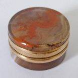 19TH CENTURY CIRCULAR AGATE BOX WITH YELLOW METAL MOUNT