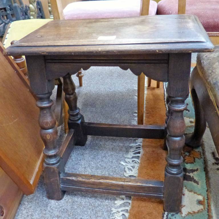 19TH CENTURY STYLE OAK JOINT STOOL WITH TURNED SUPPORTS