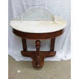 19TH CENTURY MAHOGANY SIDE TABLE ON TURNED SUPPORTS WITH MARBLE TOP