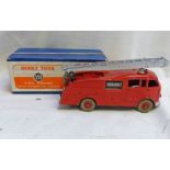 DINKY TOYS 555 - FIRE ENGINE WITH EXTENDING LADDER. BOXED