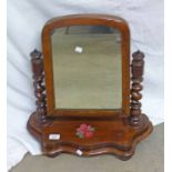 20THE CENTURY MAHOGANY DRESSING TABLE MIRROR WITH BARLEY TWIST COLUMNS & SERPENTINE FRONT ON