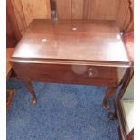 MAHOGANY TABLE WITH DROP LEAF ON SHAPED SUPPORT