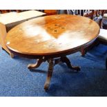 19TH CENTURY INLAID WALNUT OVAL BREAKFAST TABLE WITH CARVED SPREADING SUPPORTS.
