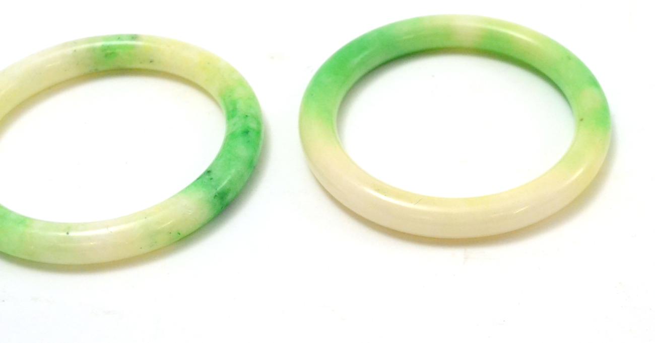 Two dyed quartzite bangles - Image 4 of 5