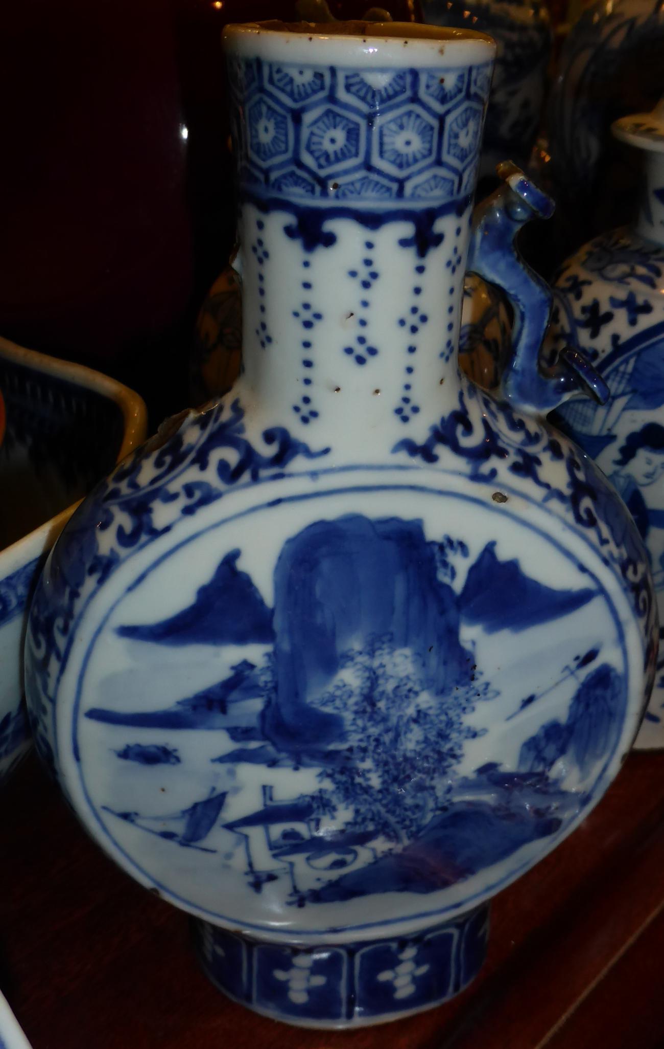 A collection of 18th/19th century Oriental ceramics including a blue and white bowl, a pair of - Image 3 of 8