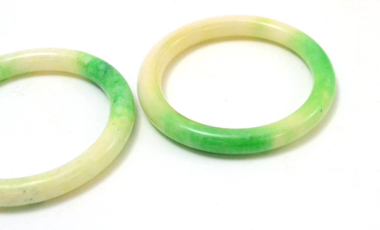 Two dyed quartzite bangles - Image 2 of 5