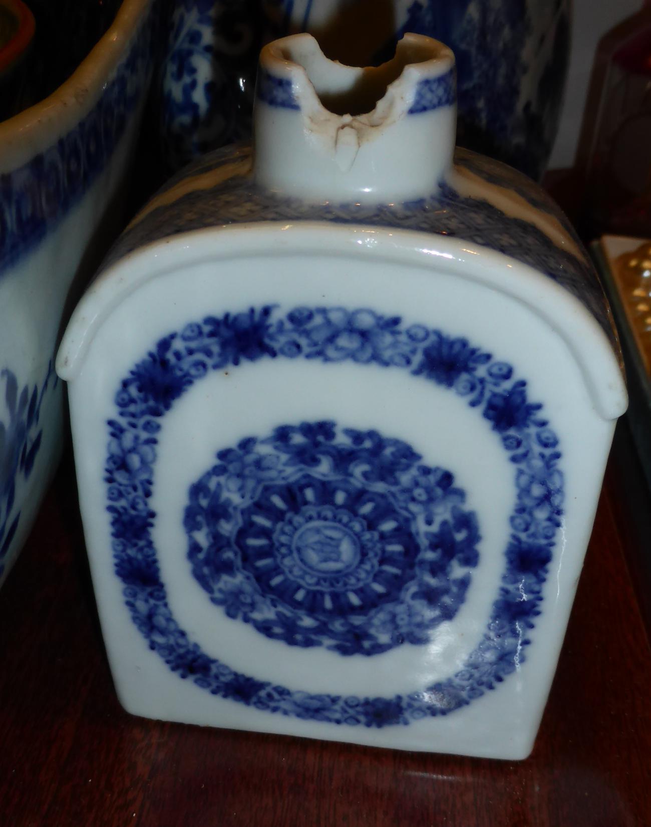 A collection of 18th/19th century Oriental ceramics including a blue and white bowl, a pair of - Image 4 of 8