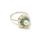 A pearl and turquoise set ring, stamped '750'