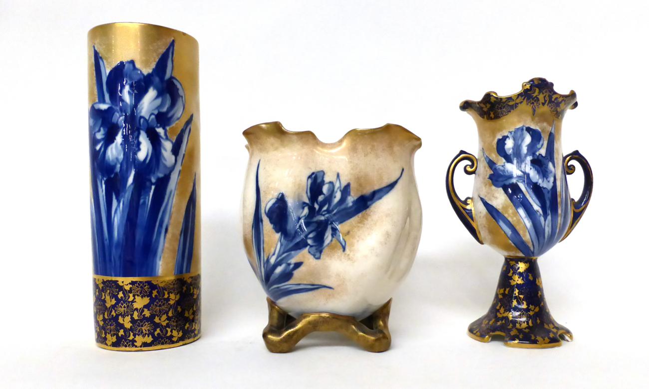 * A Royal Doulton Flow Blue planter, 13cm; a flow blue vase, 20cm; and a flow blue twin-handled