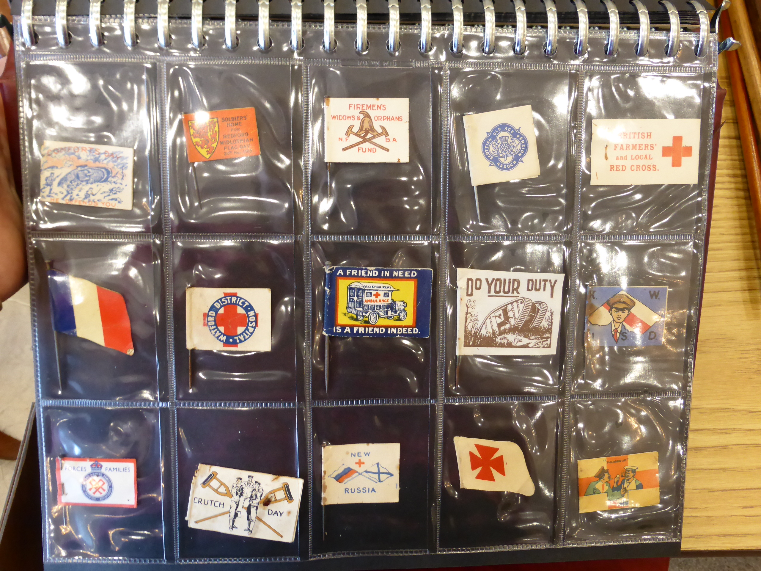 A Collection of 130 Early 20th Century Flag Day Badges and Ribbons, including WWI patriotic causes - Image 6 of 10