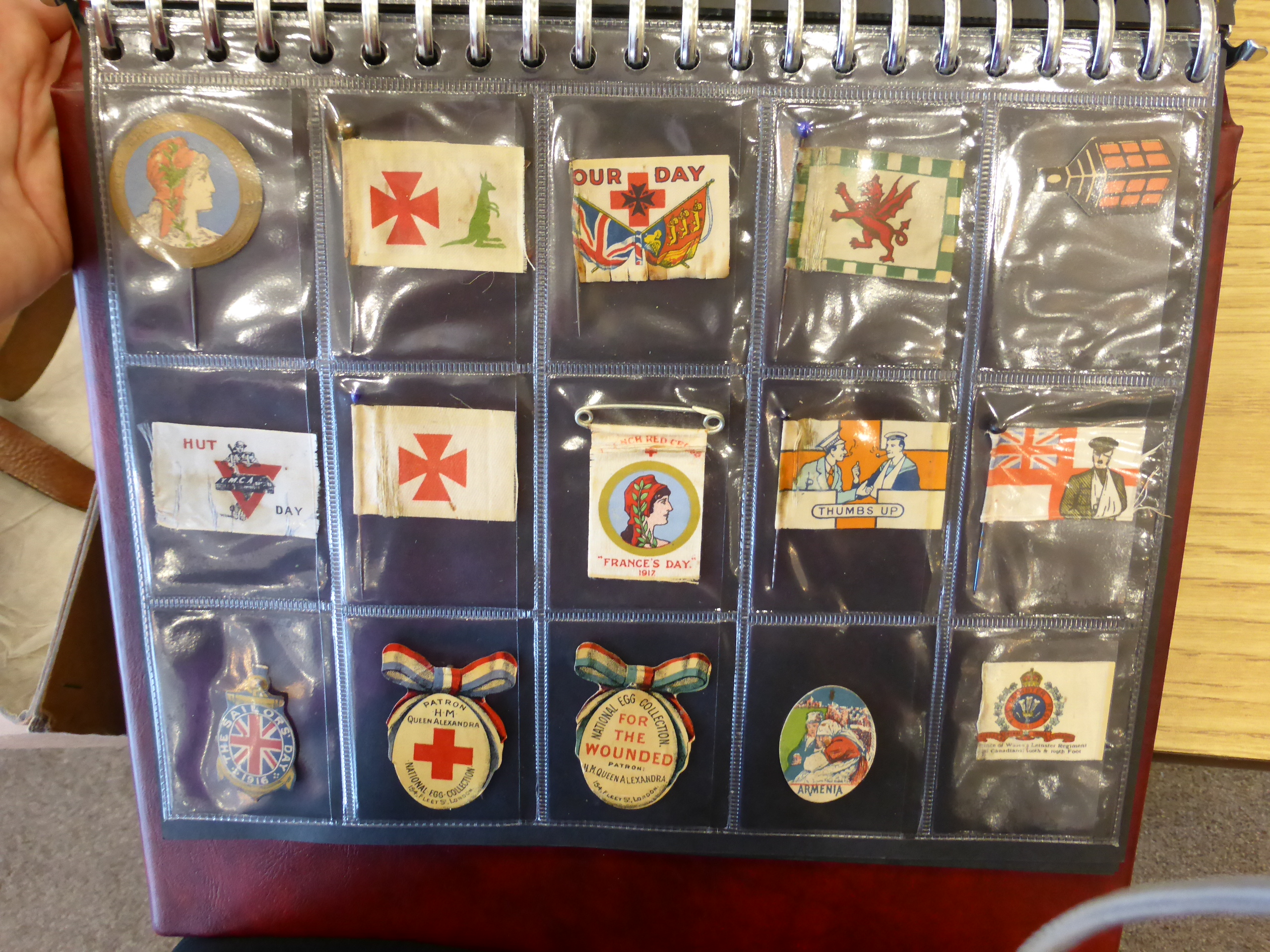 A Collection of 130 Early 20th Century Flag Day Badges and Ribbons, including WWI patriotic causes - Image 8 of 10