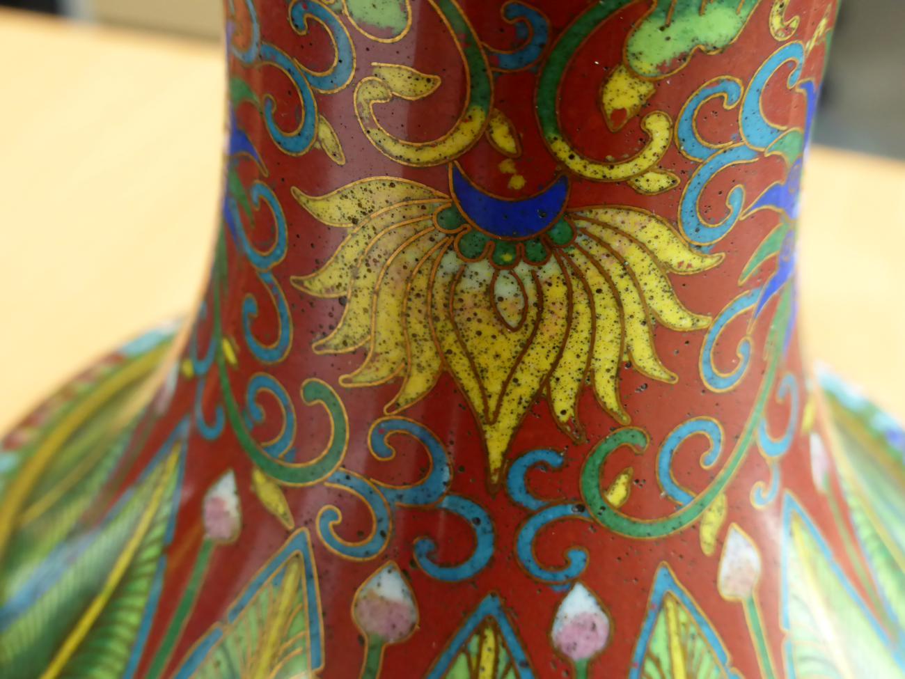 A Japanese cloisonne bottle vase, 28cm high Generally good condition. Sold as seen. - Image 5 of 8