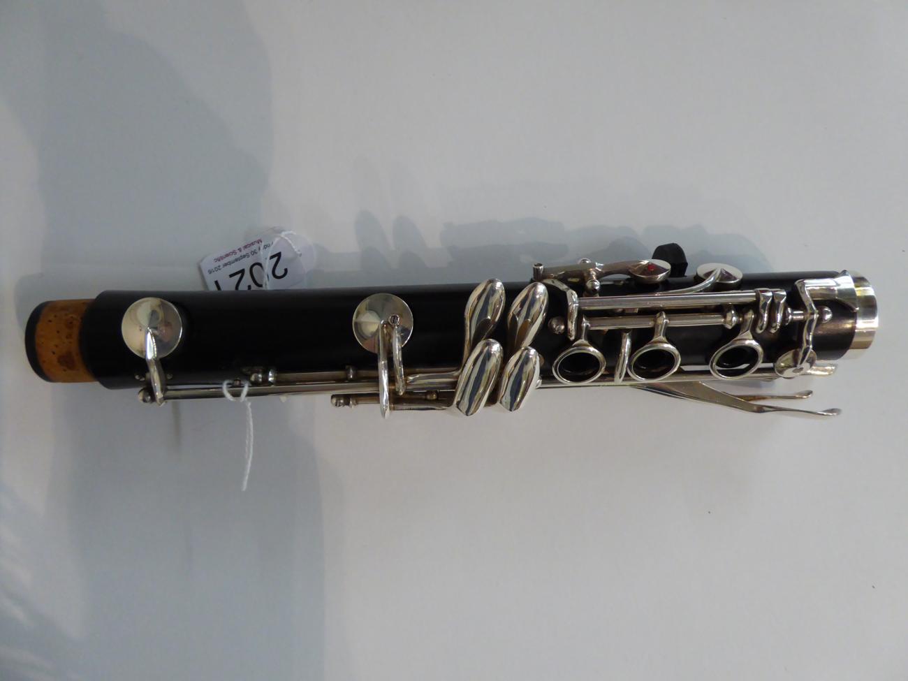 Boosey & Hawkes Symphony 1010 Clarinet with original barrel and No.2 B&H 1010 mouthpiece, fitted - Image 12 of 12