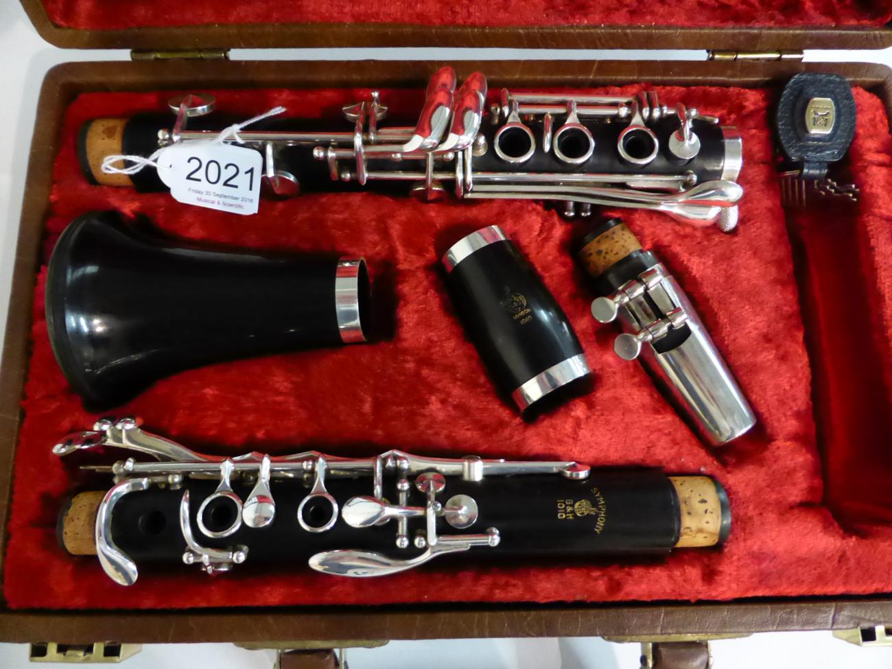 Boosey & Hawkes Symphony 1010 Clarinet with original barrel and No.2 B&H 1010 mouthpiece, fitted - Image 2 of 12