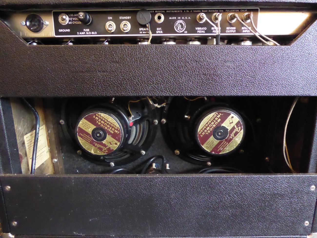 Fender Blackface Vibrolux Reverb Amp, made in U.S.A., serial number A04406, with soft cover - Image 3 of 4