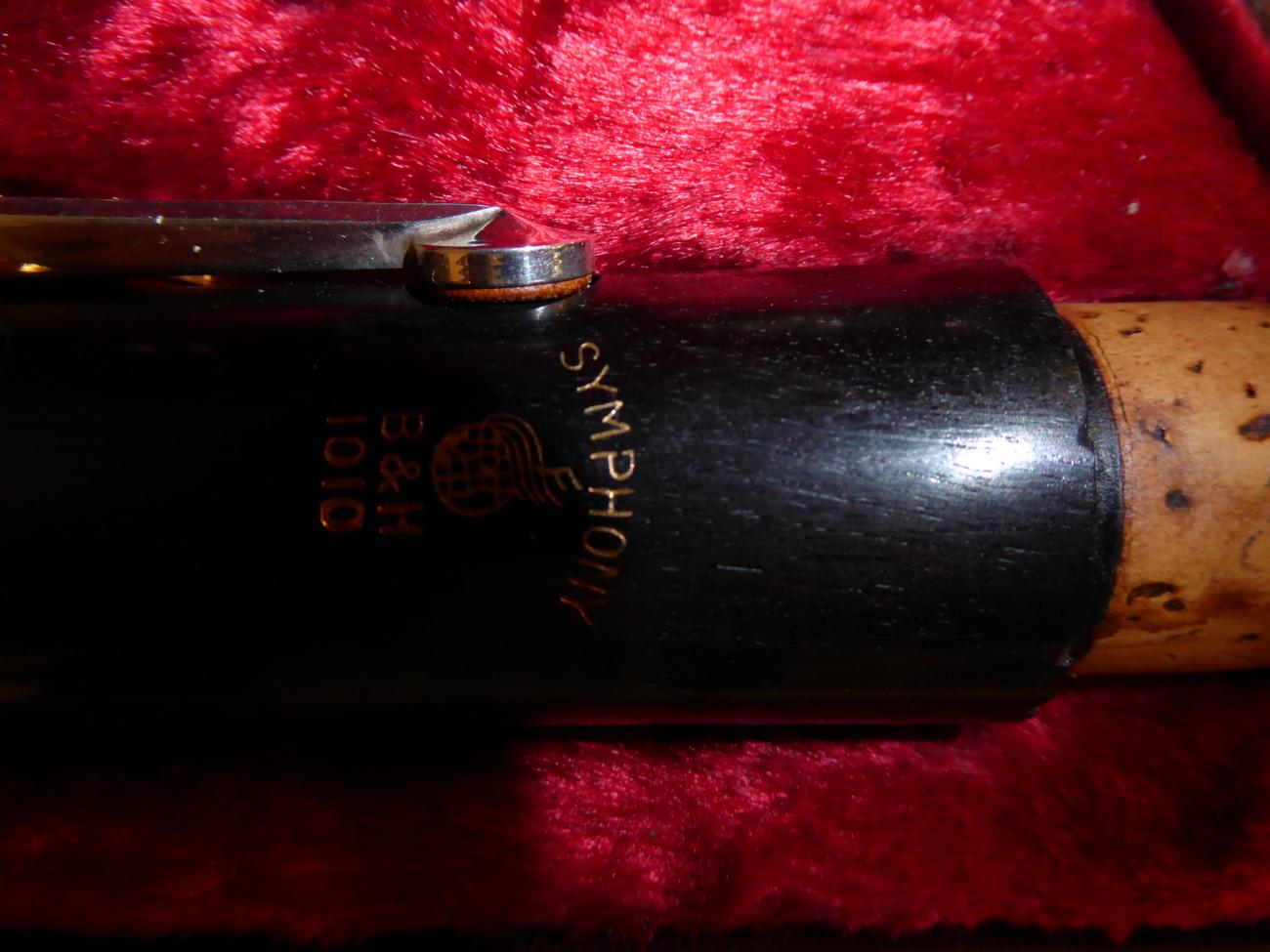 Boosey & Hawkes Symphony 1010 Clarinet with original barrel and No.2 B&H 1010 mouthpiece, fitted - Image 4 of 12