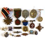 A Small Quantity of Medallions and Badges, including a 9 carat gold Great Western Railways Fifteen
