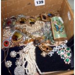 Tray of costume jewellery