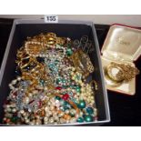 Quantity of assorted vintage costume jewellery