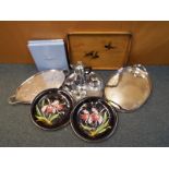 A mixed lot of vintage and retro serving items to include a twin handled heavy serving tray,