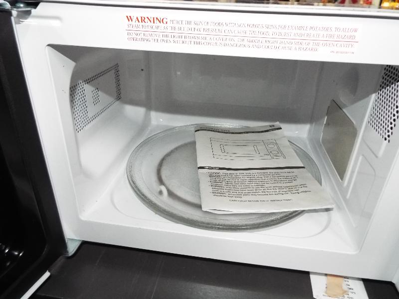 A microwave, - Image 2 of 2