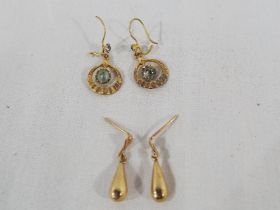 Two pairs of 9 carat gold earrings, stam