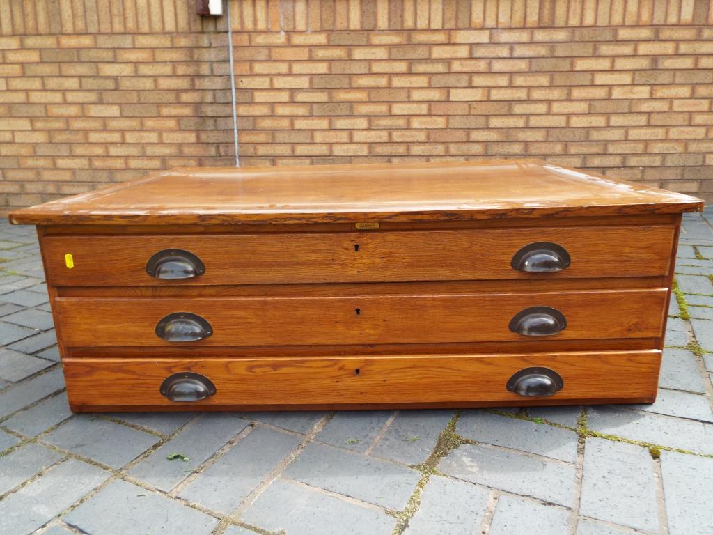 An early 20th century oak map / plan chest of three long drawers, 40 cm (h) x 120 cm (w) x 87.