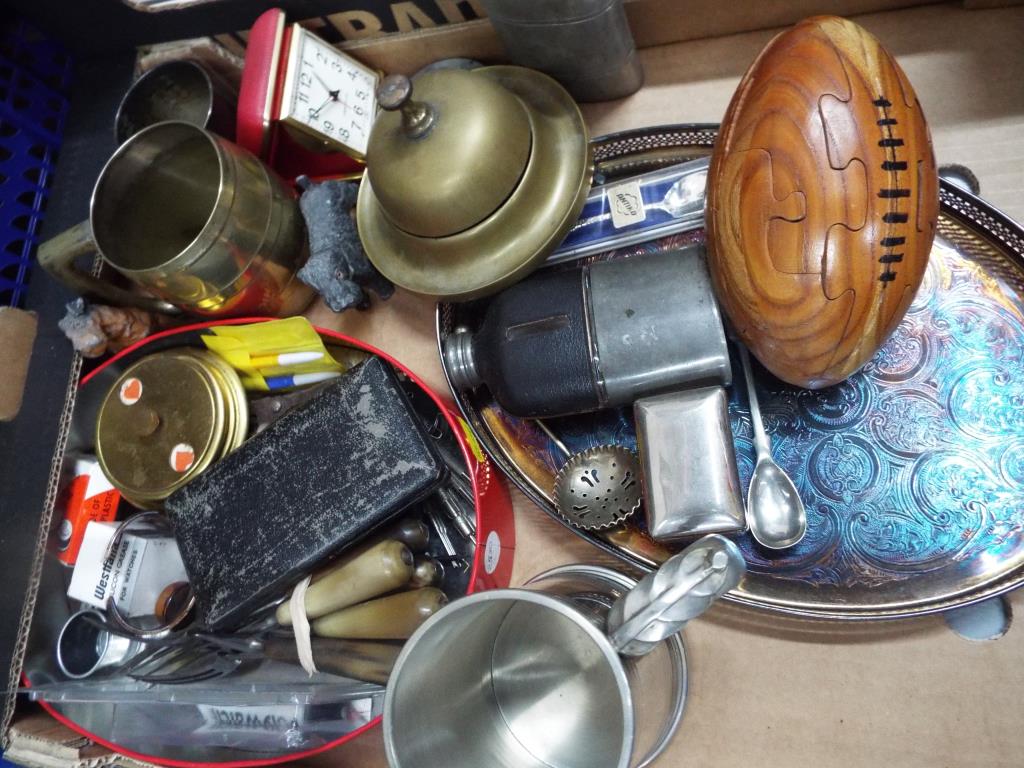 A good mixed lot to include a heavy good quality brass desk bell, a trumps marker, - Image 4 of 4