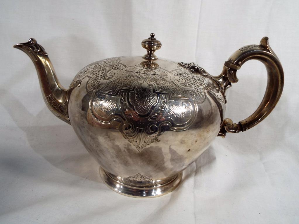 A Victorian hallmarked silver teapot with decorative etching, London assay 1840, - Image 4 of 4